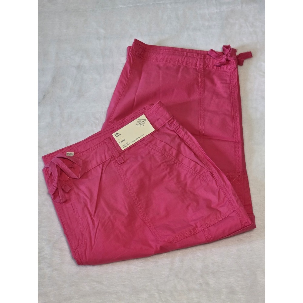 St johns bay womens 22W hot pink mid rise easy fit through hips and thighs capri